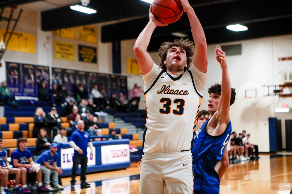 Fishermen clamp Trojans, Ducks to win 2025 Holiday Tournament